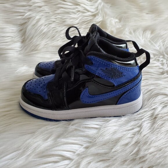 Nike Air Jordan Black/Blue Kid's 1 Retro High OG ‘Patent Bred’ SZ 10C - Picture 5 of 13
